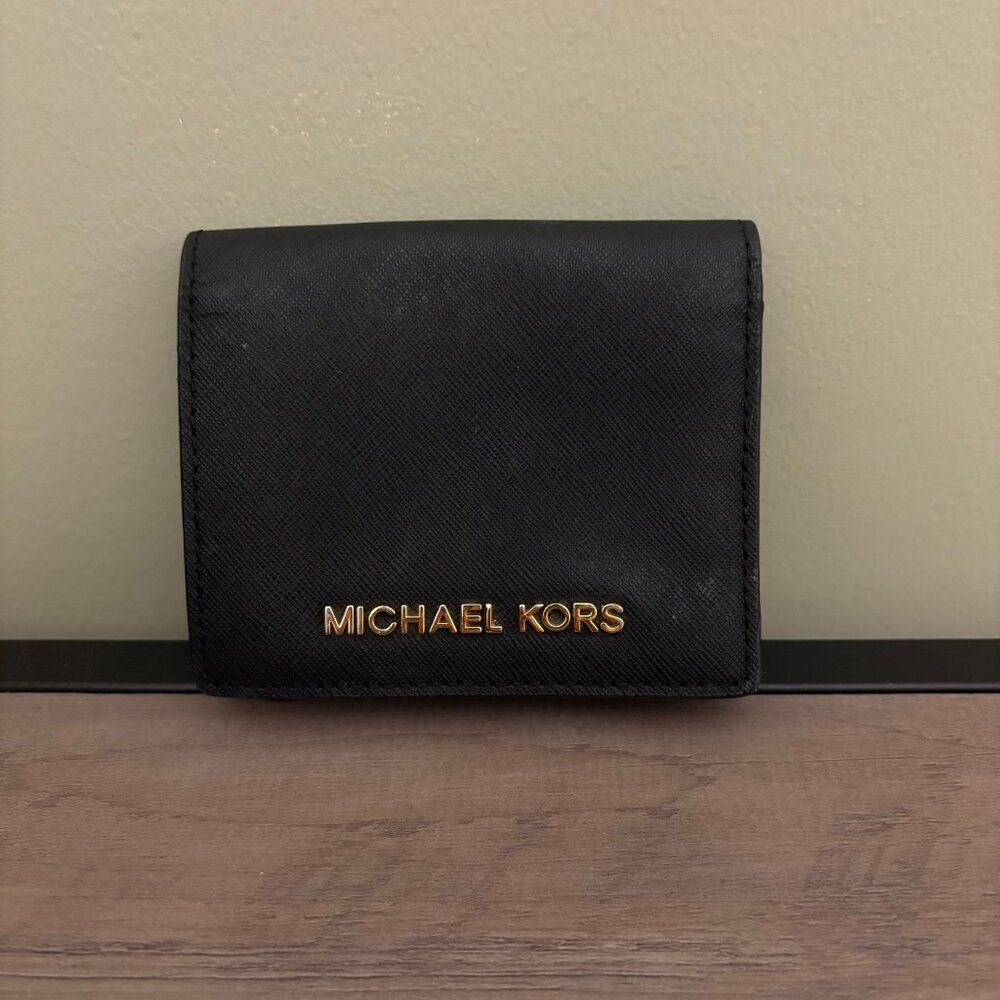 MICHAEL KORS Saffiano Leather Bifold Snap Closure Wallet